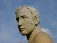 如何自然快速地去除痤疮疤痕